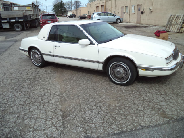 1992 Buick Riviera Luxury Coupe 2-Door - photo 3