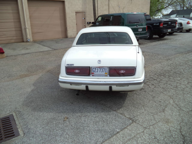 1992 Buick Riviera Luxury Coupe 2-Door - photo 5
