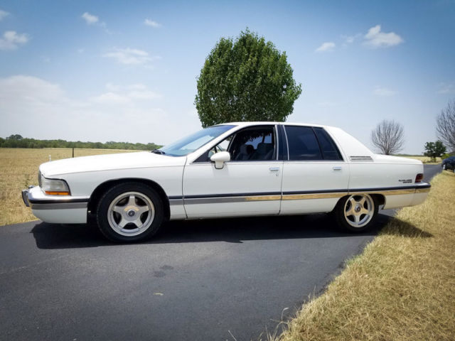 1992 Buick Roadmaster 4dr Sedan Ltd - photo 3