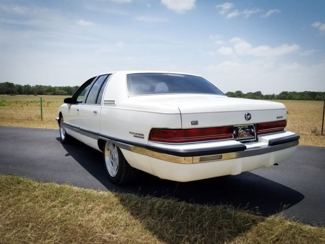 1992 Buick Roadmaster 4dr Sedan Ltd - photo 4