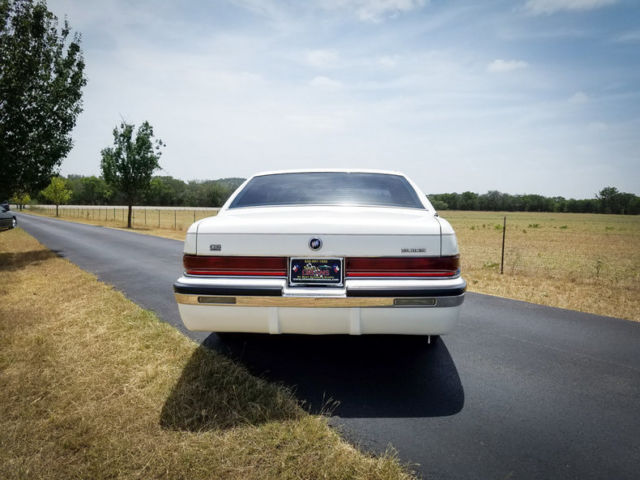 1992 Buick Roadmaster 4dr Sedan Ltd - photo 5