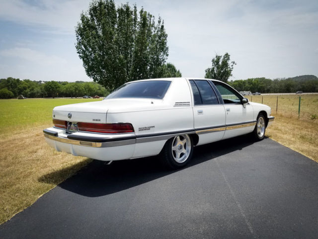 1992 Buick Roadmaster 4dr Sedan Ltd - photo 6