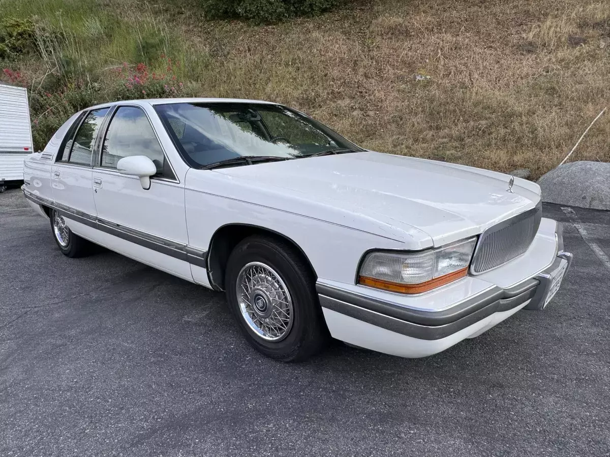 1992 Buick Roadmaster Sedan White LIMITED 1992 Buick Roadmaster LIMITED