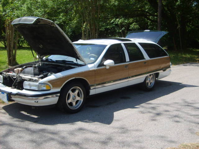 1992 Buick Roadmaster , White with V8 and Auto Trans, Sun roof with tan seats 1992 Buick Roadmaster Estate Wagon Wagon 4-Door