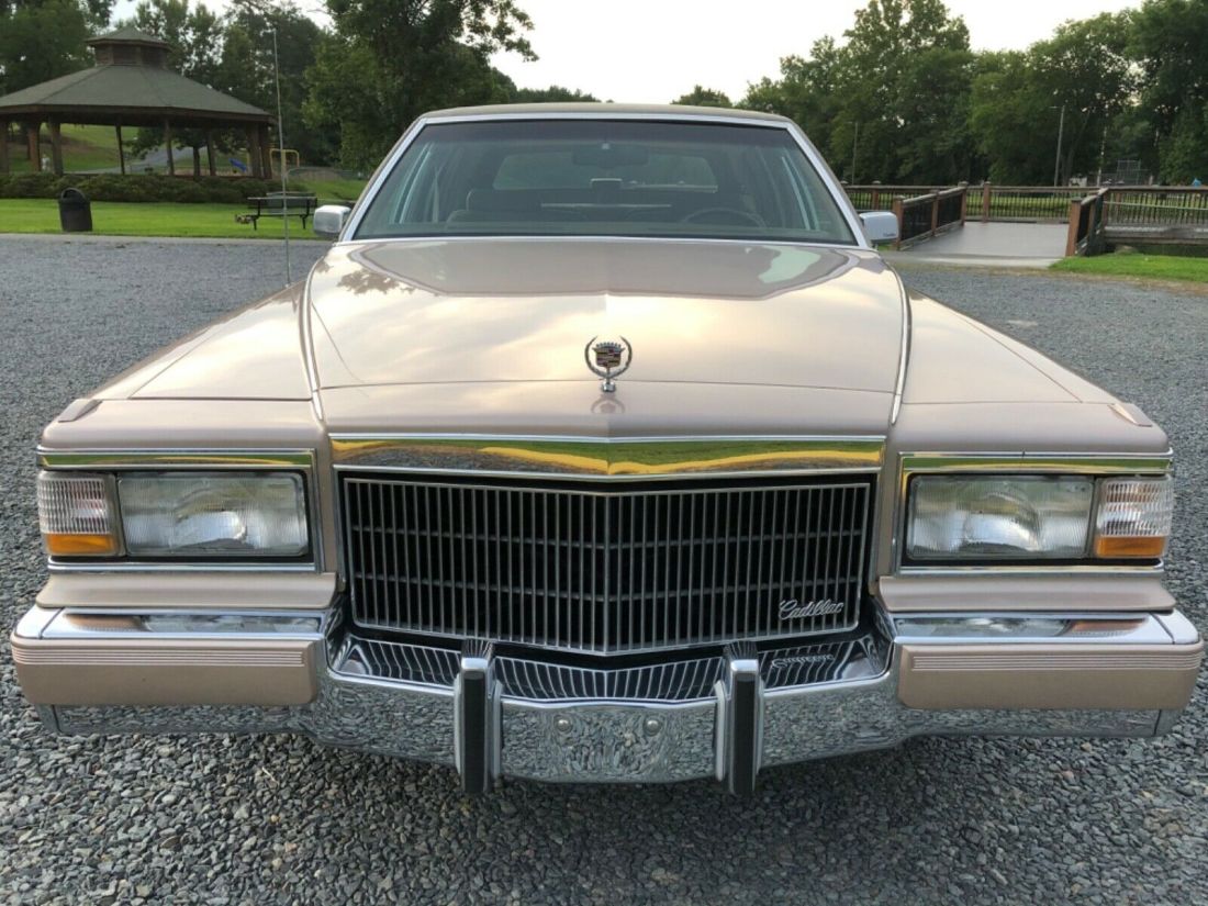 1992 Cadillac Brougham - photo 2
