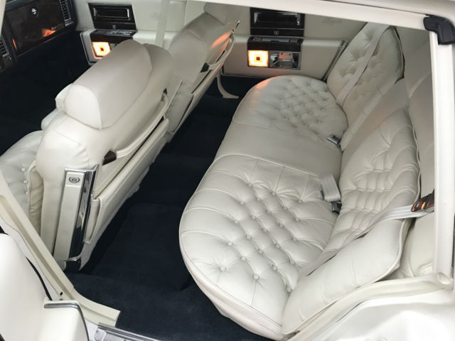1992 Cadillac Brougham d'Elegance Sedan 4-Door - photo 10