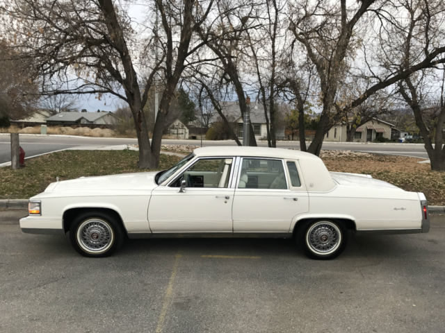1992 Cadillac Brougham d'Elegance Sedan 4-Door - photo 11