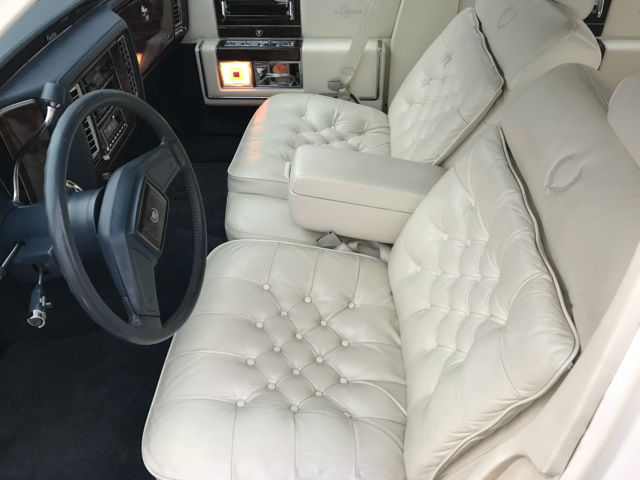 1992 Cadillac Brougham d'Elegance Sedan 4-Door - photo 5