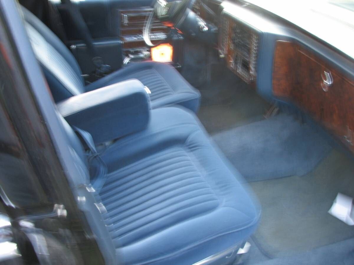 1992 Cadillac Brougham - photo 11