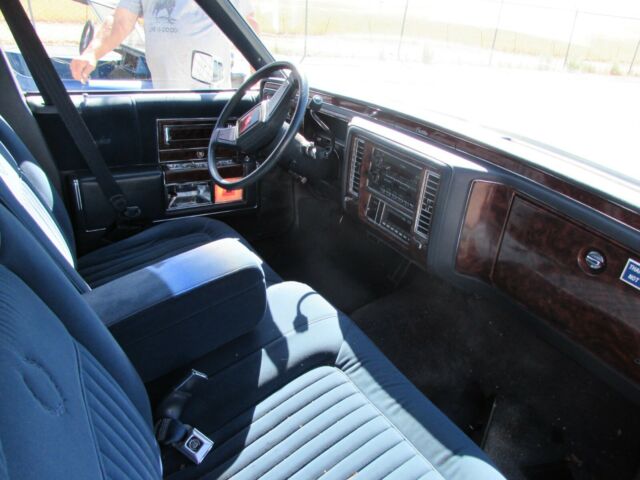 1992 Cadillac Brougham - photo 3