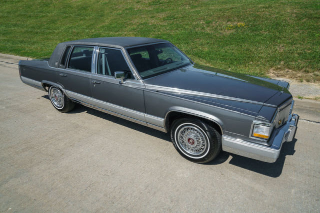 1992 Cadillac Brougham Sedan - photo 12
