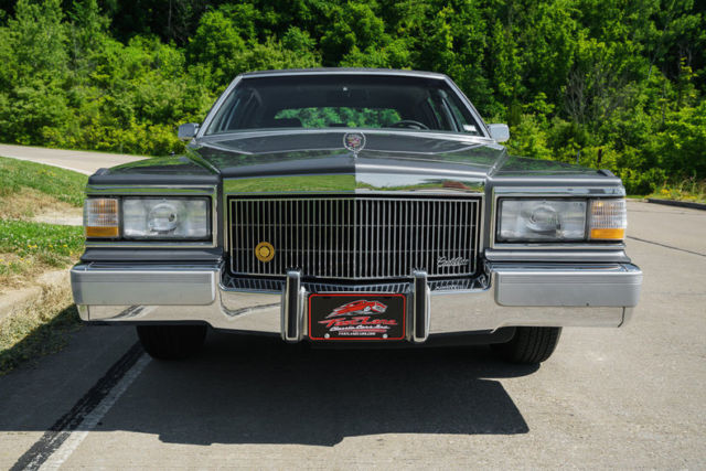 1992 Cadillac Brougham Sedan - photo 2