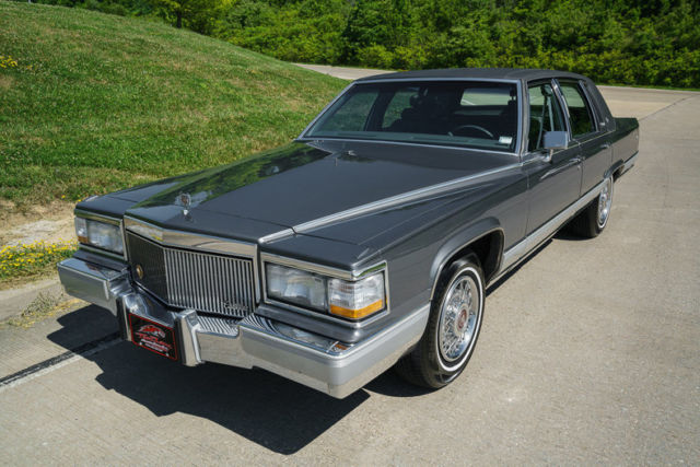 1992 Cadillac Brougham Sedan - photo 3