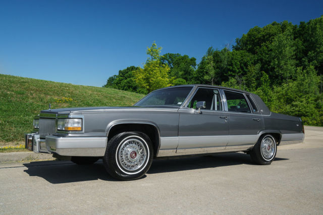 1992 Cadillac Brougham Sedan - photo 4