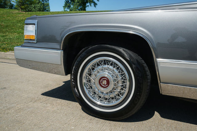 1992 Cadillac Brougham Sedan - photo 5