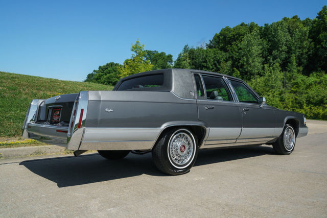 1992 Cadillac Brougham Sedan - photo 9