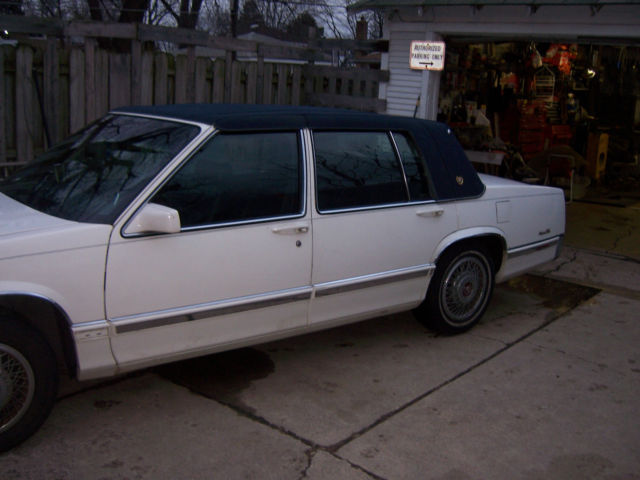 1992 Cadillac DeVille Base Sedan 4-Door