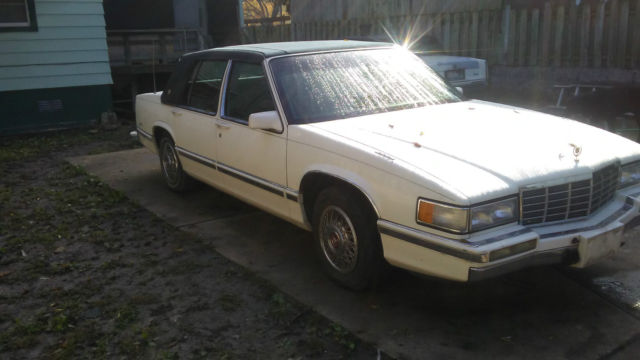 1992 Cadillac DeVille Base Sedan 4-Door - photo 10