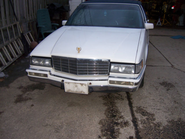 1992 Cadillac DeVille Base Sedan 4-Door - photo 2