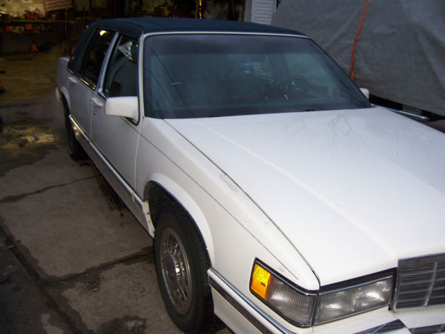 1992 Cadillac DeVille Base Sedan 4-Door - photo 3