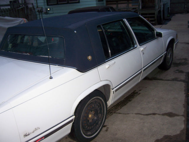 1992 Cadillac DeVille Base Sedan 4-Door - photo 4