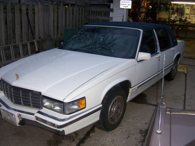 1992 Cadillac DeVille Base Sedan 4-Door - photo 7