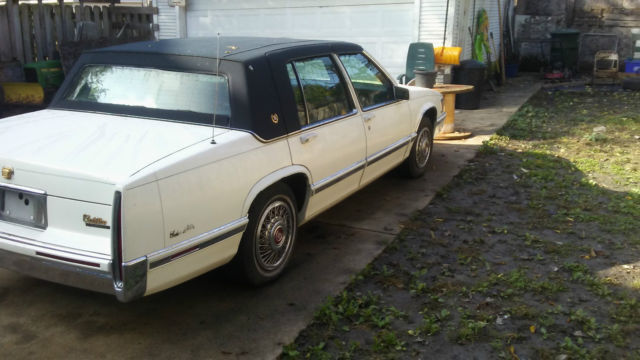 1992 Cadillac DeVille Base Sedan 4-Door - photo 8