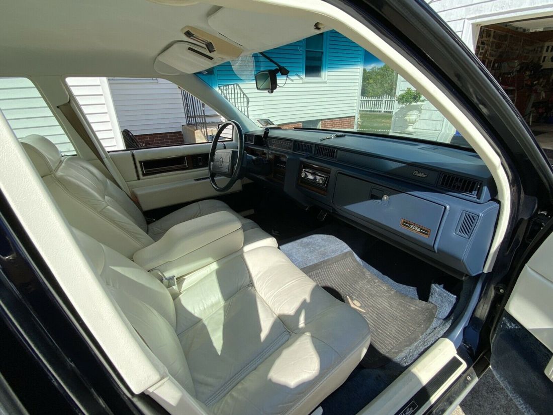 1992 Cadillac DeVille Sedan DeVille - photo 12