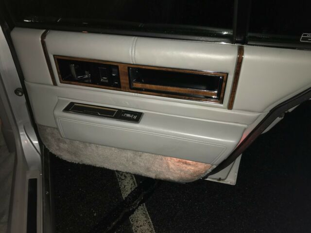 1992 Cadillac DeVille leather - photo 10
