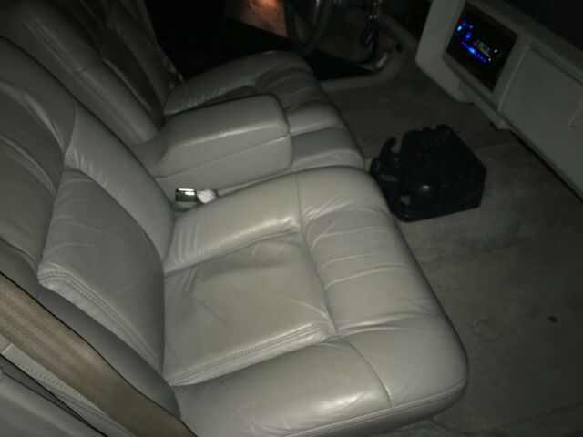 1992 Cadillac DeVille leather - photo 11