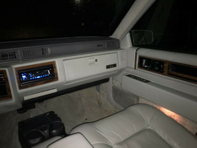 1992 Cadillac DeVille leather - photo 7