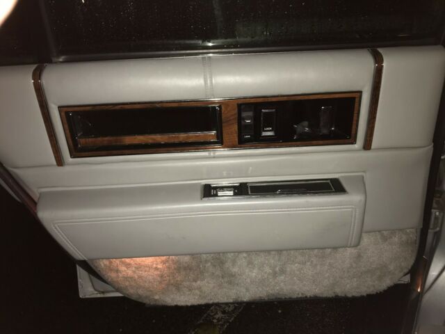 1992 Cadillac DeVille leather - photo 8