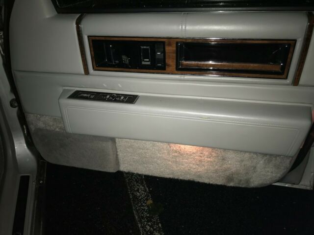 1992 Cadillac DeVille leather - photo 9