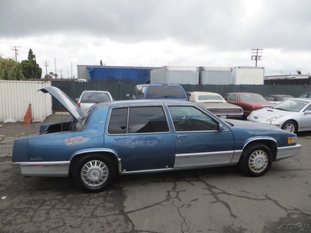 1992 Cadillac DeVille Base Sedan 4-Door - photo 4