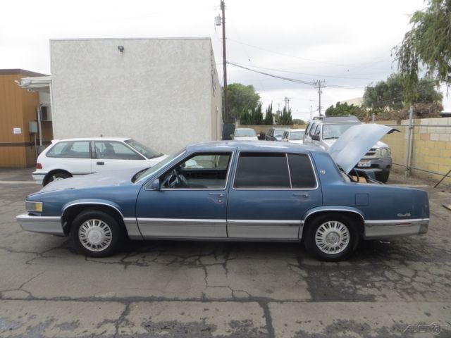 1992 Cadillac DeVille Base Sedan 4-Door - photo 5