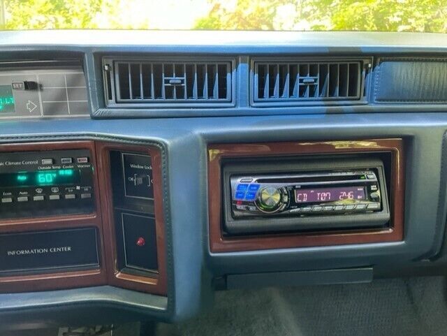 1992 Cadillac Fleetwood - photo 6