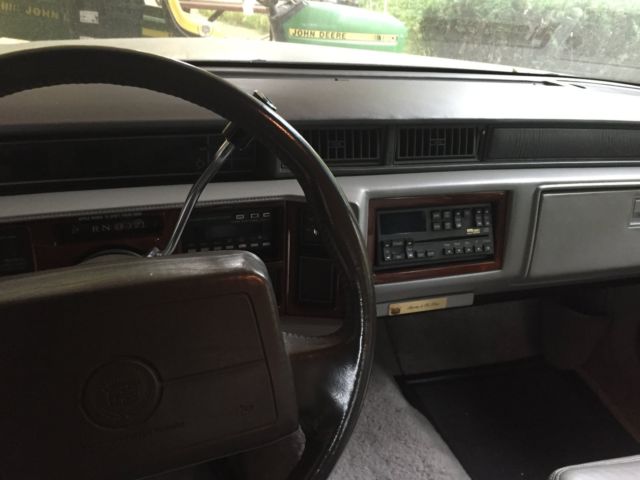 1992 Cadillac Fleetwood Brougham - photo 10