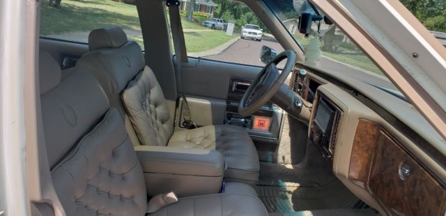 1992 Cadillac Fleetwood Brougham - photo 10