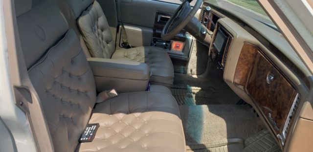 1992 Cadillac Fleetwood Brougham - photo 11