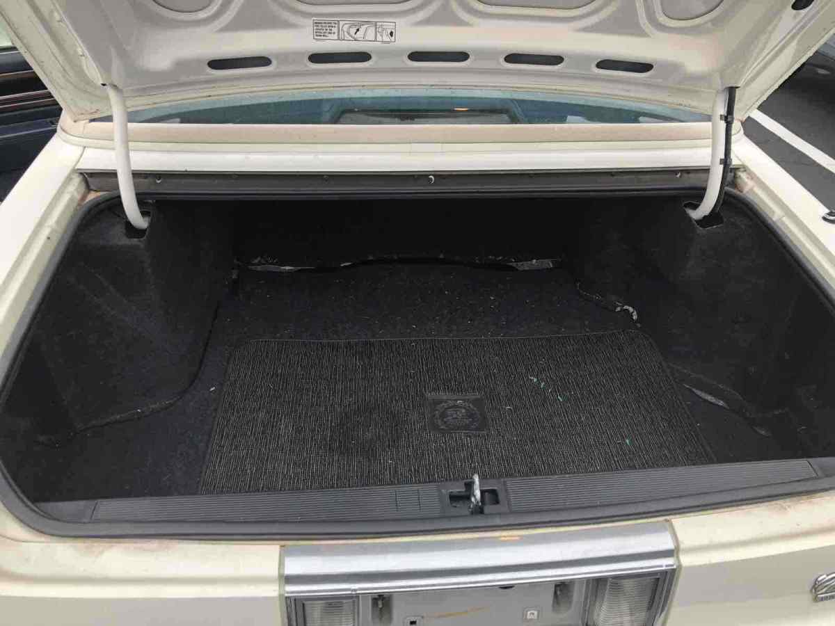 1992 Cadillac Fleetwood - photo 11