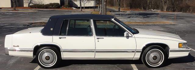 1992 Cadillac DeVille Base Sedan 4-Door - photo 10