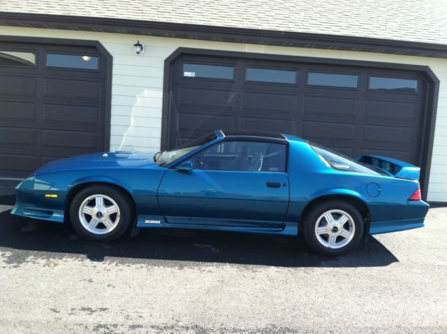 1992 CAMARO Z28 25TH ANNIVERSARY EDITION 15600 MILES LIKE NEW 1992 Chevrolet Camaro 2 DOOR COUPE WITH T-TOPS