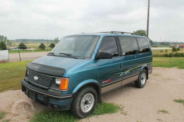 1992 Chevrolet Astro - photo 8