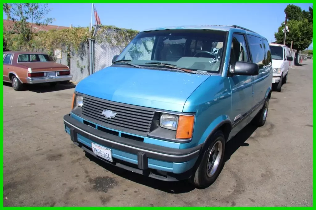 1992 Chevrolet Astro Van 4.3 L V6 NO RESERVE 1992 Chevrolet Astro