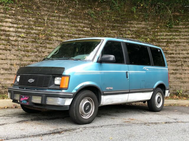 1992 Chevrolet Astro - photo 2