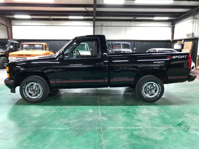 1992 Chevrolet C/K Pickup 1500 Sport Truck - photo 2