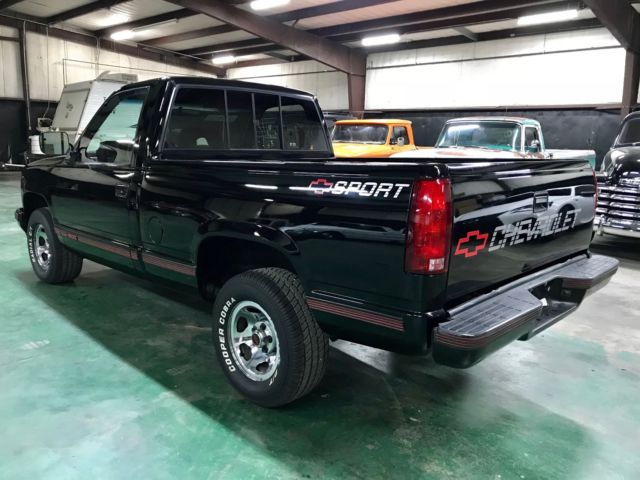 1992 Chevrolet C/K Pickup 1500 Sport Truck - photo 3