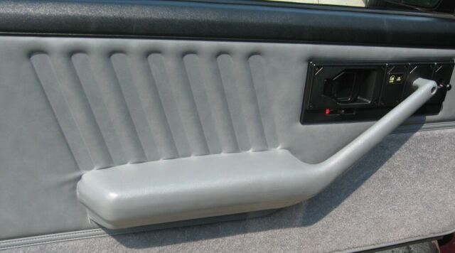 1992 Chevrolet Camaro - photo 9