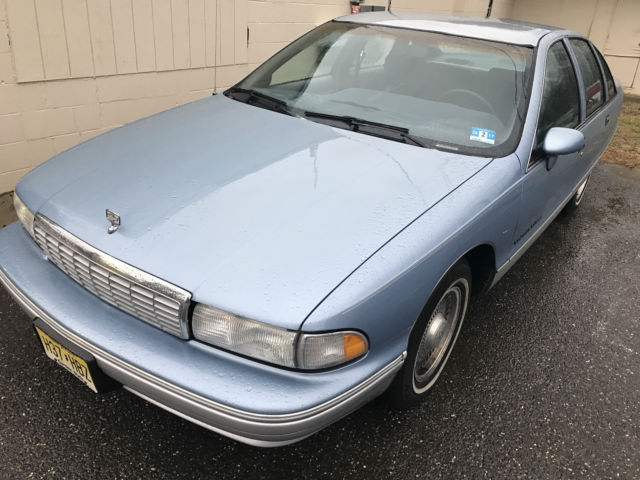 1992 Chevrolet Caprice Classic LTZ Sedan 4-Door - photo 2