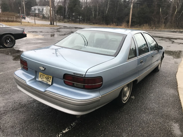 1992 Chevrolet Caprice Classic LTZ Sedan 4-Door - photo 4